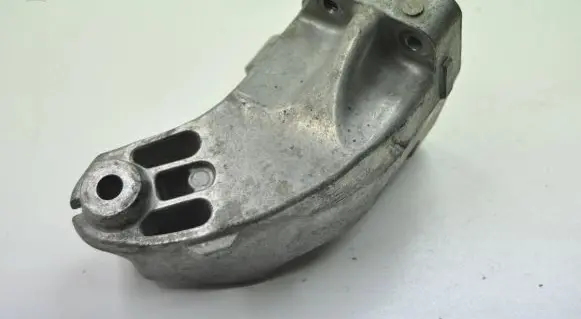 Mercedes-Benz E W212 Engine mounting bracket A6422233304