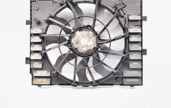 Volkswagen Touareg II Radiator cooling fan shroud 7P0121207B 7P6121203C