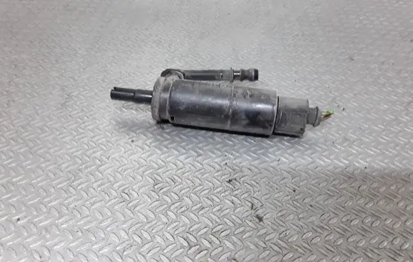 Skoda Octavia Mk2 (1Z) Headlight washer pump 3B7955681