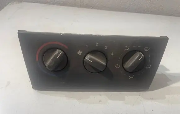Opel Vectra B Climate control unit 6081F1A