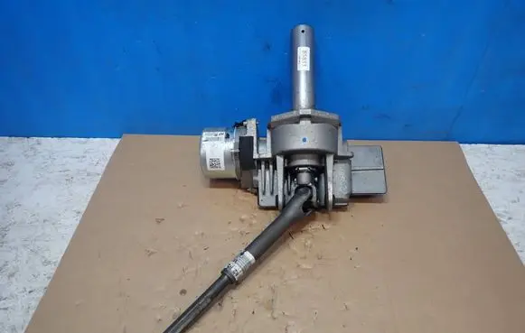 Opel Corsa D Power steering pump 13376415