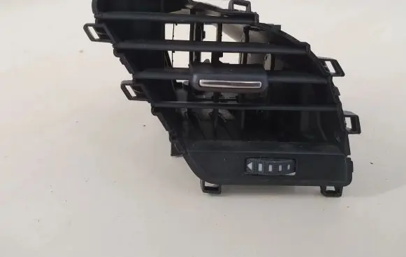 Audi A5 8T 8F Dashboard side air vent grill/cover trim 8T2820902B
