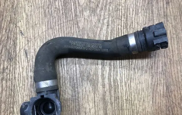 Mercedes-Benz GLC X253 C253 Engine coolant pipe/hose A2535018182