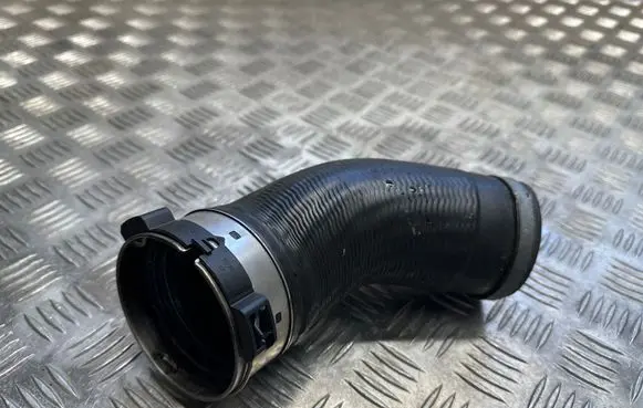 Volvo XC90 Intercooler hose/pipe 31657738
