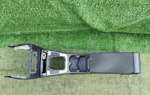Volkswagen PASSAT B6 Center console 3C0863319T