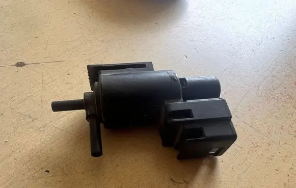 Mazda Xedos 6 Vacuum valve B6BG