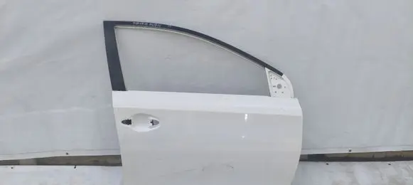 Toyota Auris E180 Front door 