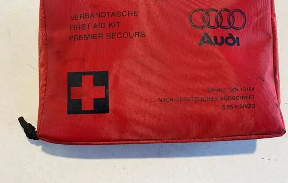 Audi Q7 4L First aid kit 