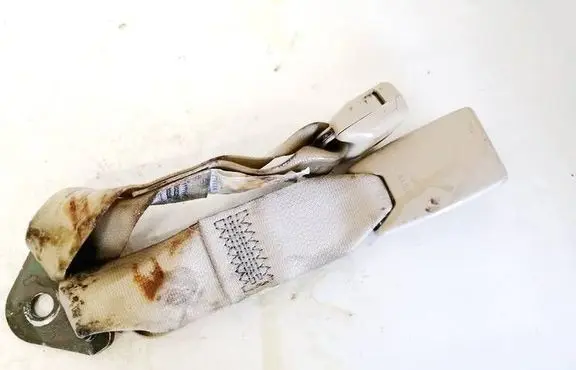 Nissan Quest Middle seatbelt buckle (rear) 