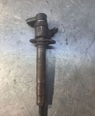 Volvo V70 Fuel injector 