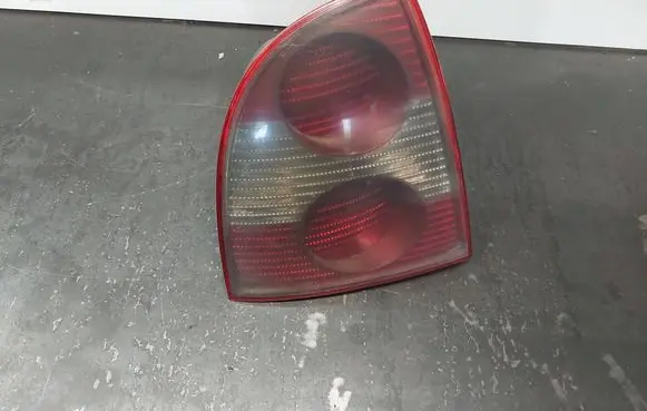 Volkswagen PASSAT B5.5 Rear/tail lights 3B5945095AE