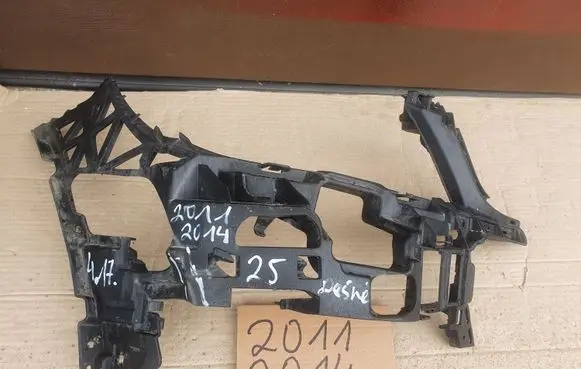 Mercedes-Benz C W204 Front bumper mounting bracket A2048854265