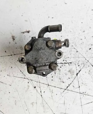 Volkswagen PASSAT B5 Power steering pump 8D0145156L