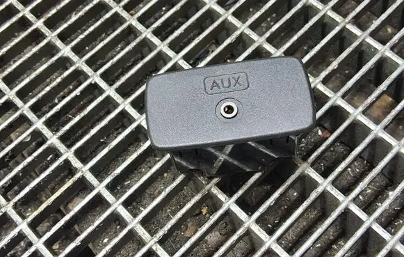 Subaru XV AUX in-socket connector 