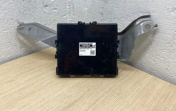 Toyota Avensis T270 Other control units/modules 8969005100 MB1028500970