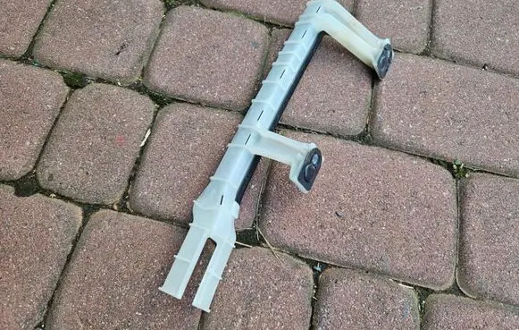 Opel Grandland X Front door coupe window/glass frame 9821863680