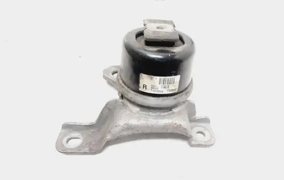 Volvo S60 Engine mount bracket 31330135 F7008000