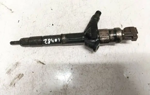 Nissan X-Trail T30 Fuel injector 166008h800