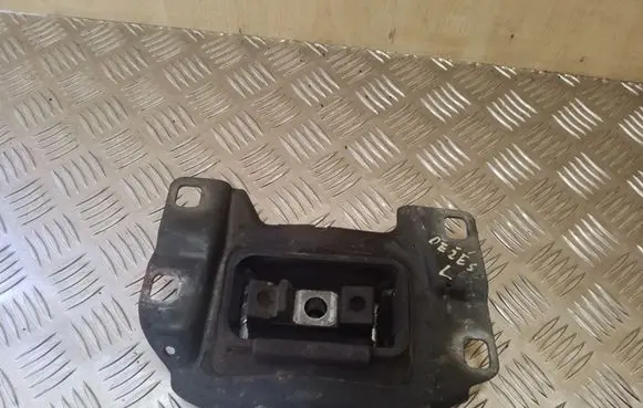 Ford Focus Gearbox mount 3M517M121