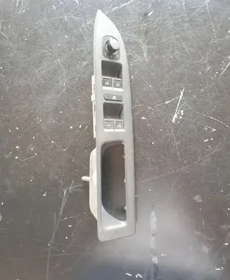 Volkswagen Golf Plus Front door window switch trim 5M1867371C