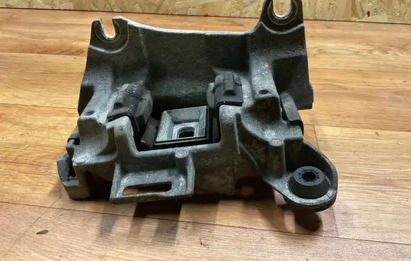 Renault Megane III Gearbox mount 112205136R