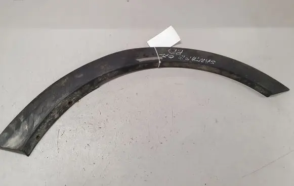 Fender trim (molding)