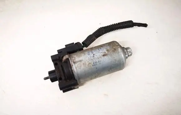 Toyota Avensis T250 Seat adjustment motor 8582033020 85820-33020