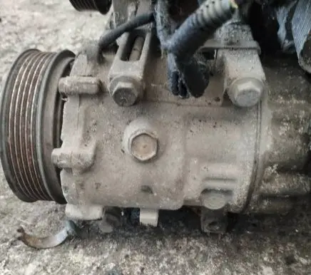 Volvo V50 Air conditioning (A/C) compressor (pump)
