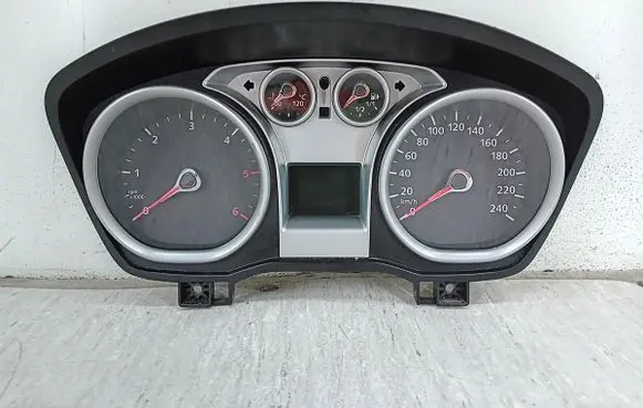 Ford Focus Speedometer (instrument cluster) 8V4T-10849-GF