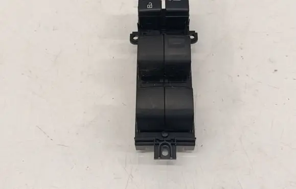 Toyota Yaris XP210 Electric window control switch 840400D030