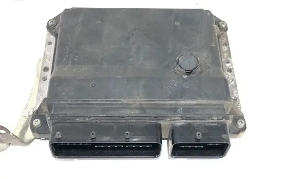 Toyota Avensis T270 Engine control unit/module ECU 89661-05D30
