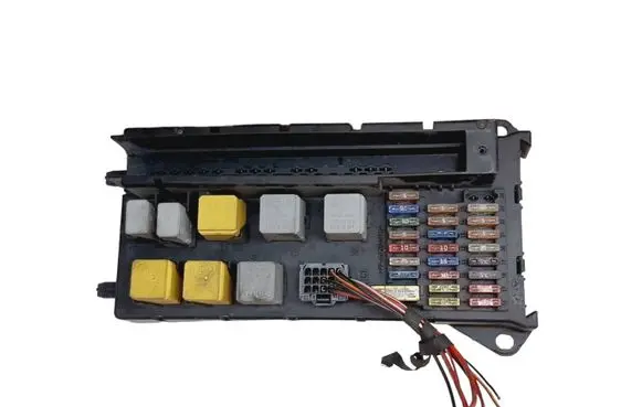 Mercedes-Benz Sprinter W906 Fuse module 518817028 A9065450401