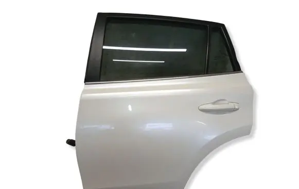 Toyota RAV 4 (XA40) Rear door 6700442180
