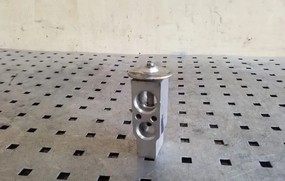 Air conditioning (A/C) expansion valve