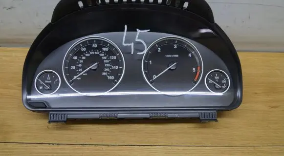 BMW 5 F10 F11 Speedometer (instrument cluster) 9255591