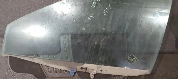 Nissan Almera Tino Front door window glass four-door