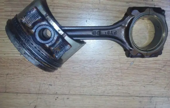 Honda Accord Piston with connecting rod