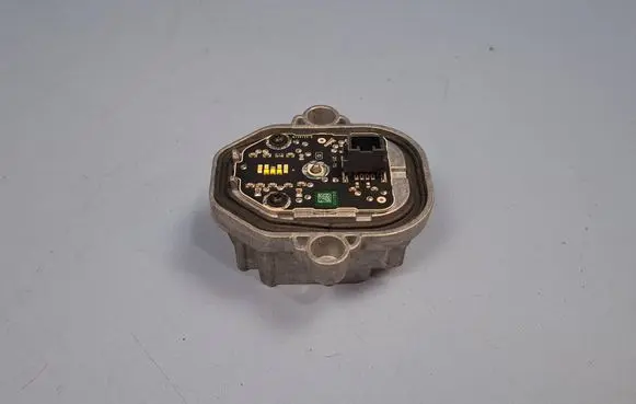 Volvo XC90 Headlight ballast module Xenon B132122B 32342483