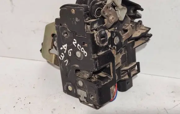 Audi A6 S6 C5 4B Rear door lock 4B0839015B