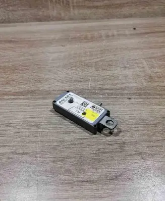 Audi A6 S6 C5 4B Aerial antenna amplifier 4B5035225N 11711701