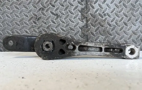 Skoda Octavia Mk2 (1Z) Engine mounting bracket 1K0199855BB