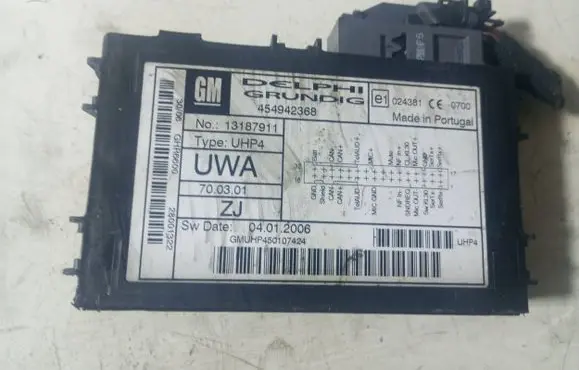 Opel Zafira B Bluetooth control unit module 13187911