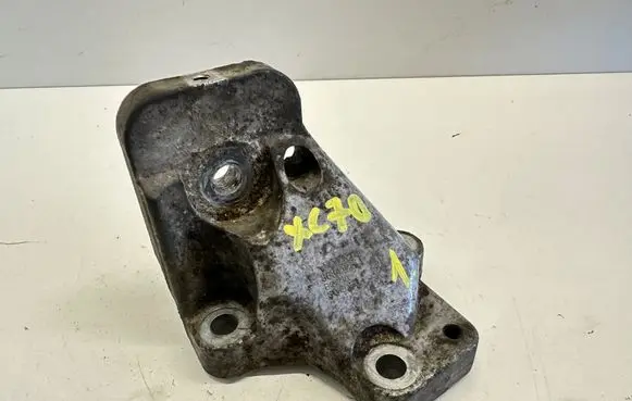 Volvo XC70 Engine mounting bracket 8634123 BQ2HA