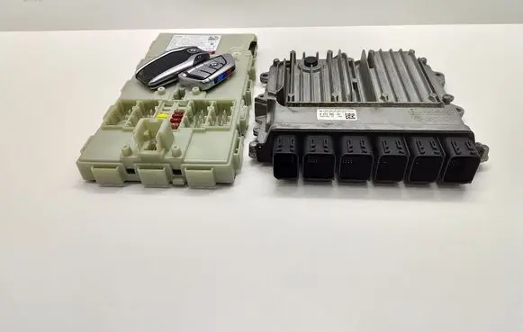 BMW 5 G30 G31 G38 Engine ECU kit and lock set 8472586 847258601 0281034741