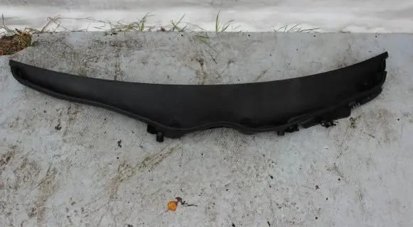 Mercedes-Benz C W203 Wiper trim 2038301713