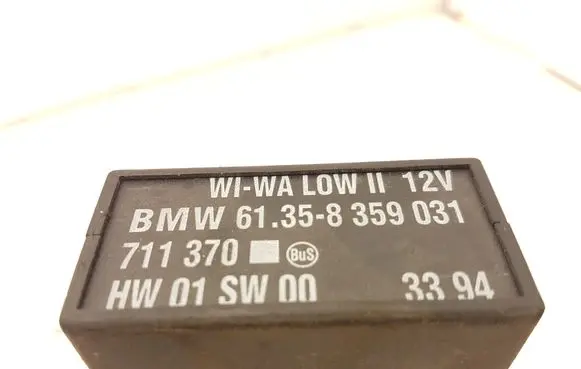 BMW 3 E36 Windshield/front glass wiper blade 8359031