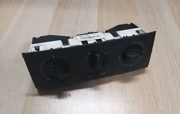 Skoda Fabia Mk2 (5J) Climate control unit 5J0820045D