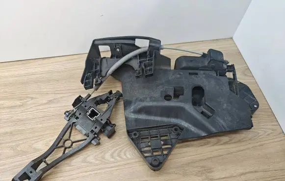 Volvo V70 Front door lock 30799311 A048069