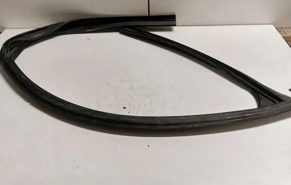 BMW 3 F30 F35 F31 Rubber seal front door (on door) 7414532