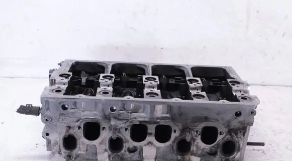 Volkswagen PASSAT B6 Engine head 038103373R